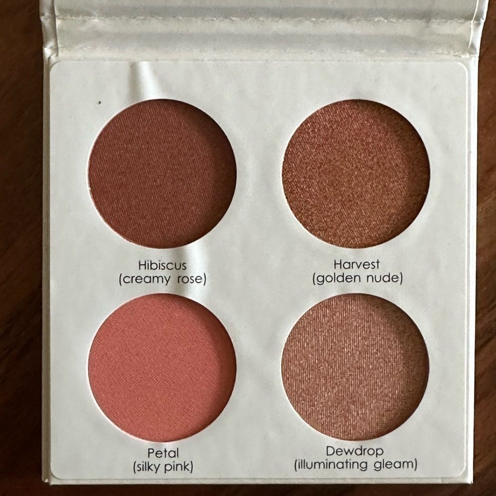 Seraphine Botanicals Happy Hibiscus 99% Natural Blush Palette for All Skin Tones